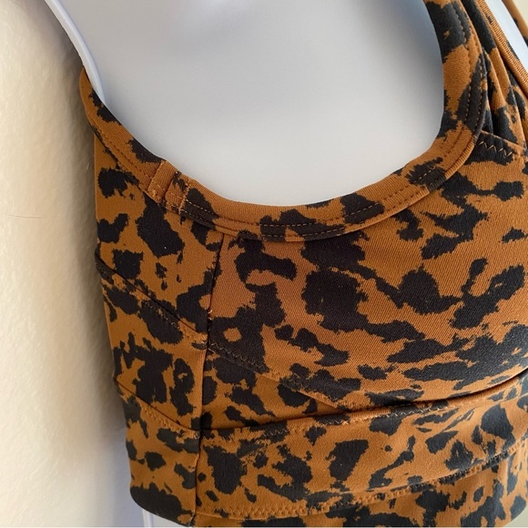 Varley Let's Move Kellam Bra
- Bronze Cheetah. SIZE. SMALL - Picture 9 of 16